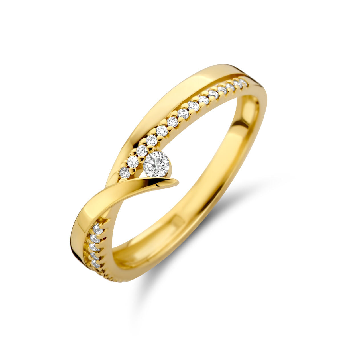 Anillo de oro amarillo de 14K con diamante central de 0.13 ct y pavé de diamantes.