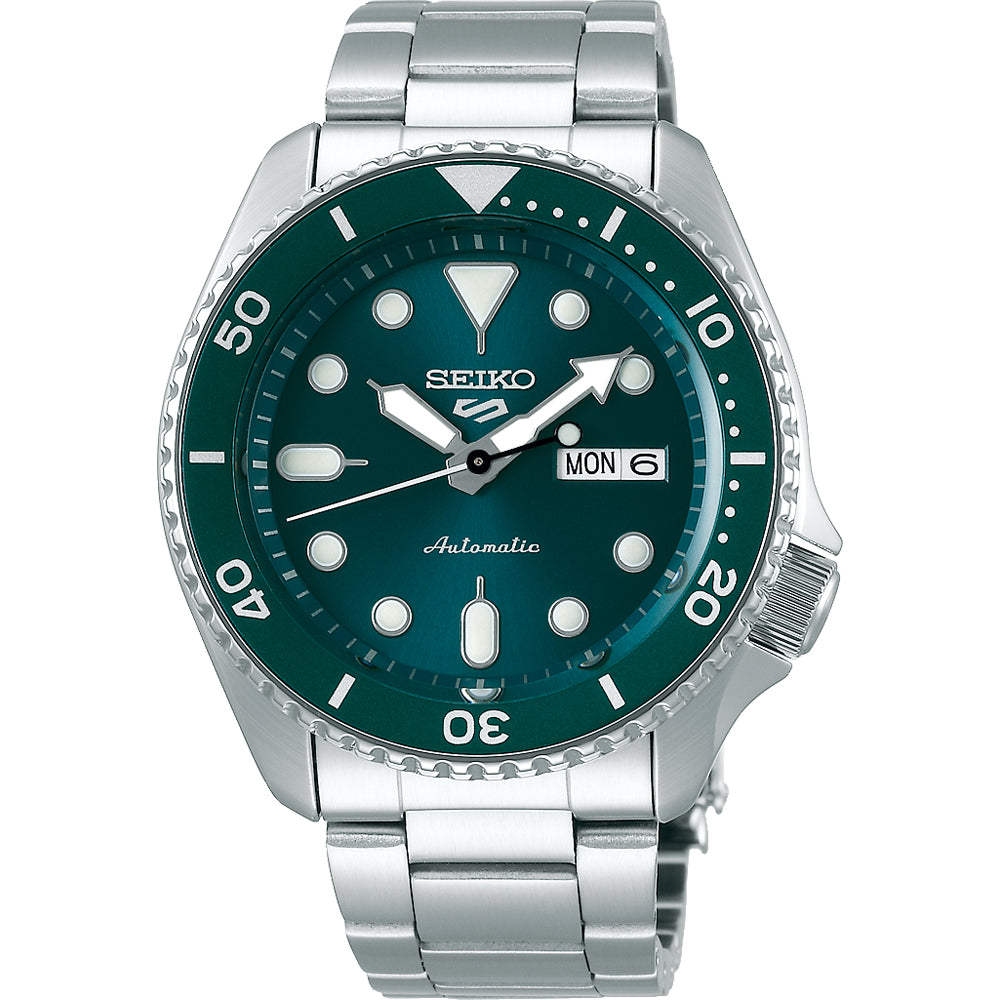 Reloj de hombre Seiko 5 Sports con esfera verde, caja de acero inoxidable y correa metálica.