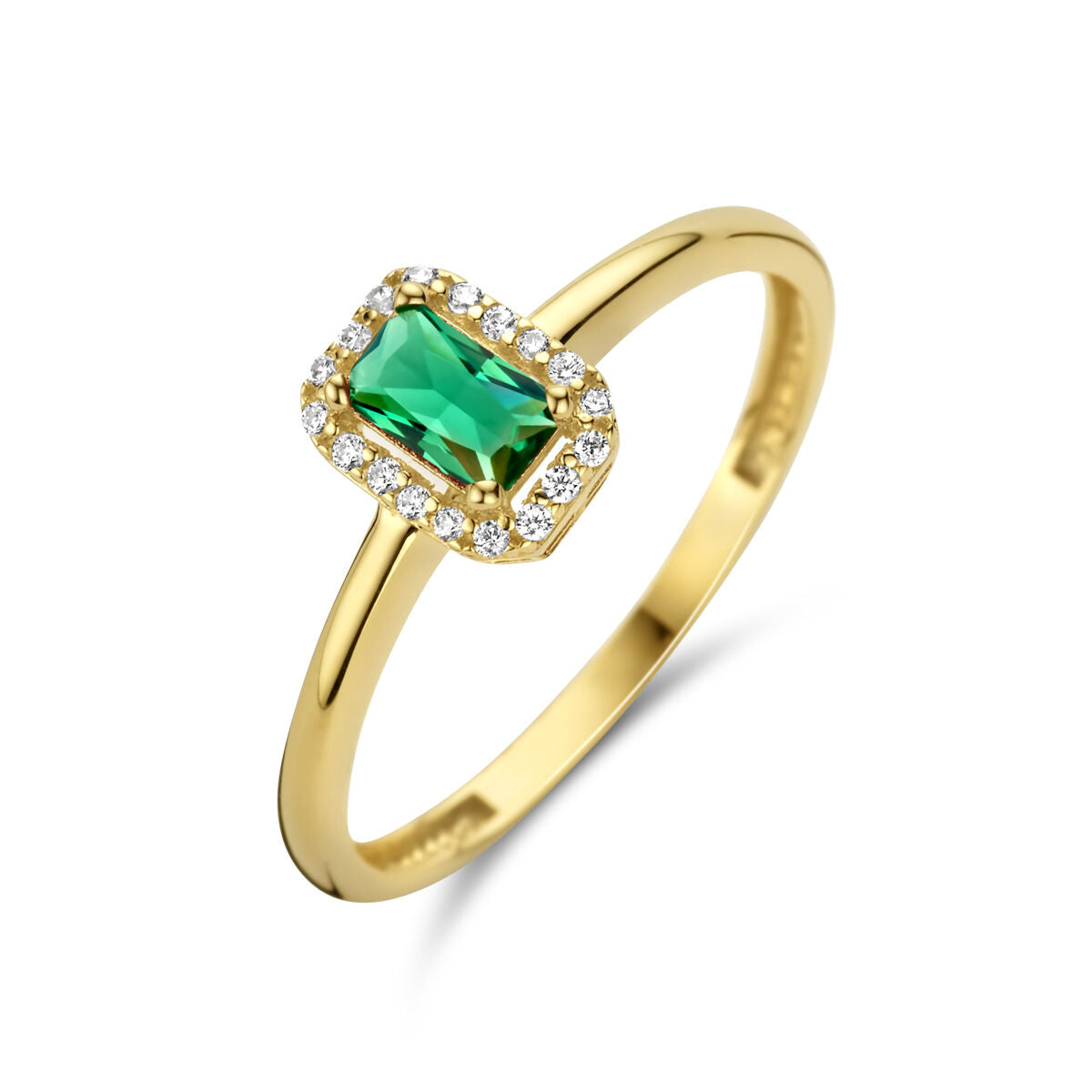 De Van der Kooij Collectie ring groen en wit zirkonia halo 14K geelgoud heeft een rechthoekige groene zirkonia met een witte zirkonia halo op een slanke, gepolijste gouden band - een elegant en verfijnd stuk.
