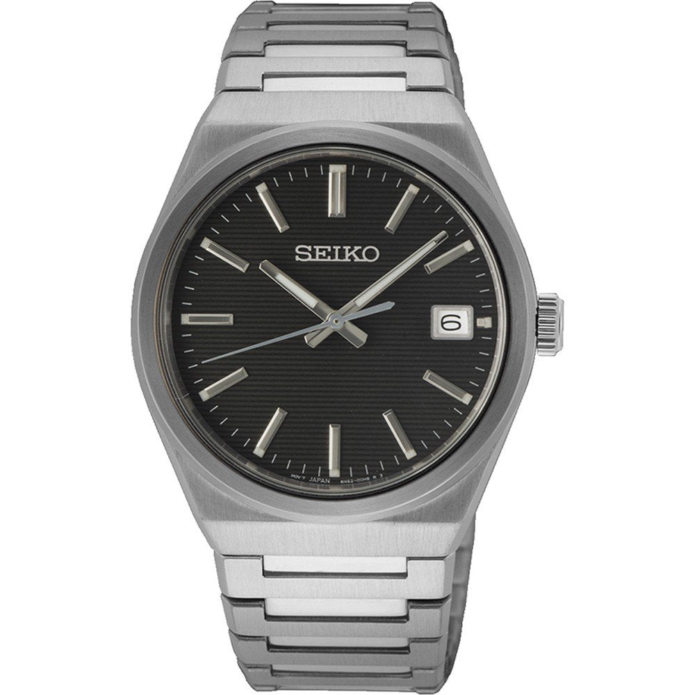 Reloj de hombre Seiko con caja plateada, esfera negra y correa de acero inoxidable.