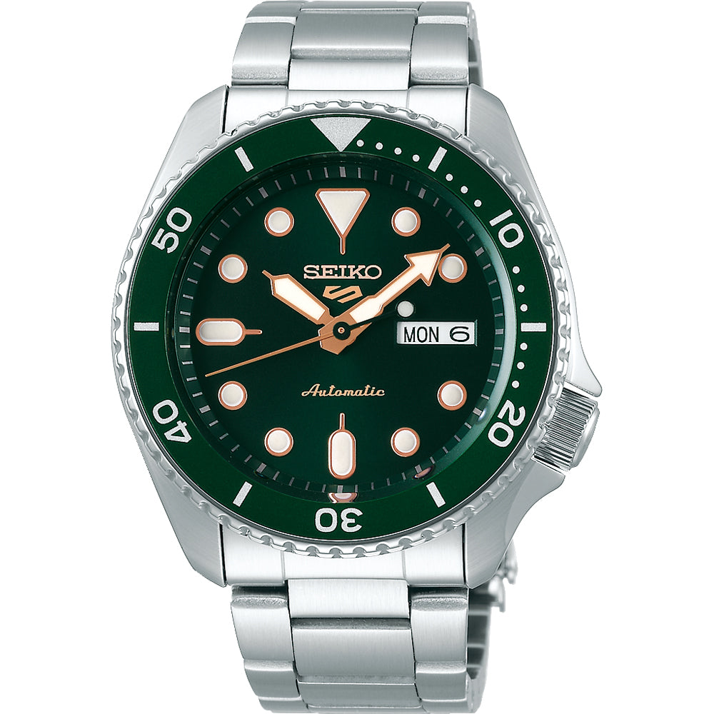 Reloj de hombre Seiko 5 Sports con esfera verde, caja de acero inoxidable y correa metálica.