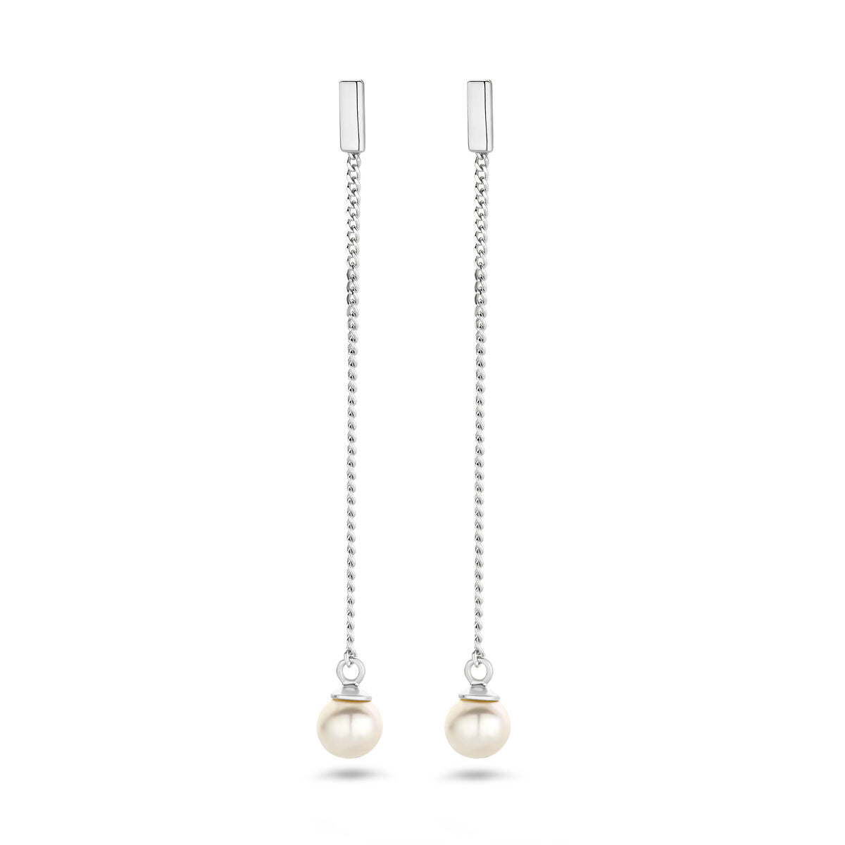 Pendientes largos de plata rodiada con perlas blancas.