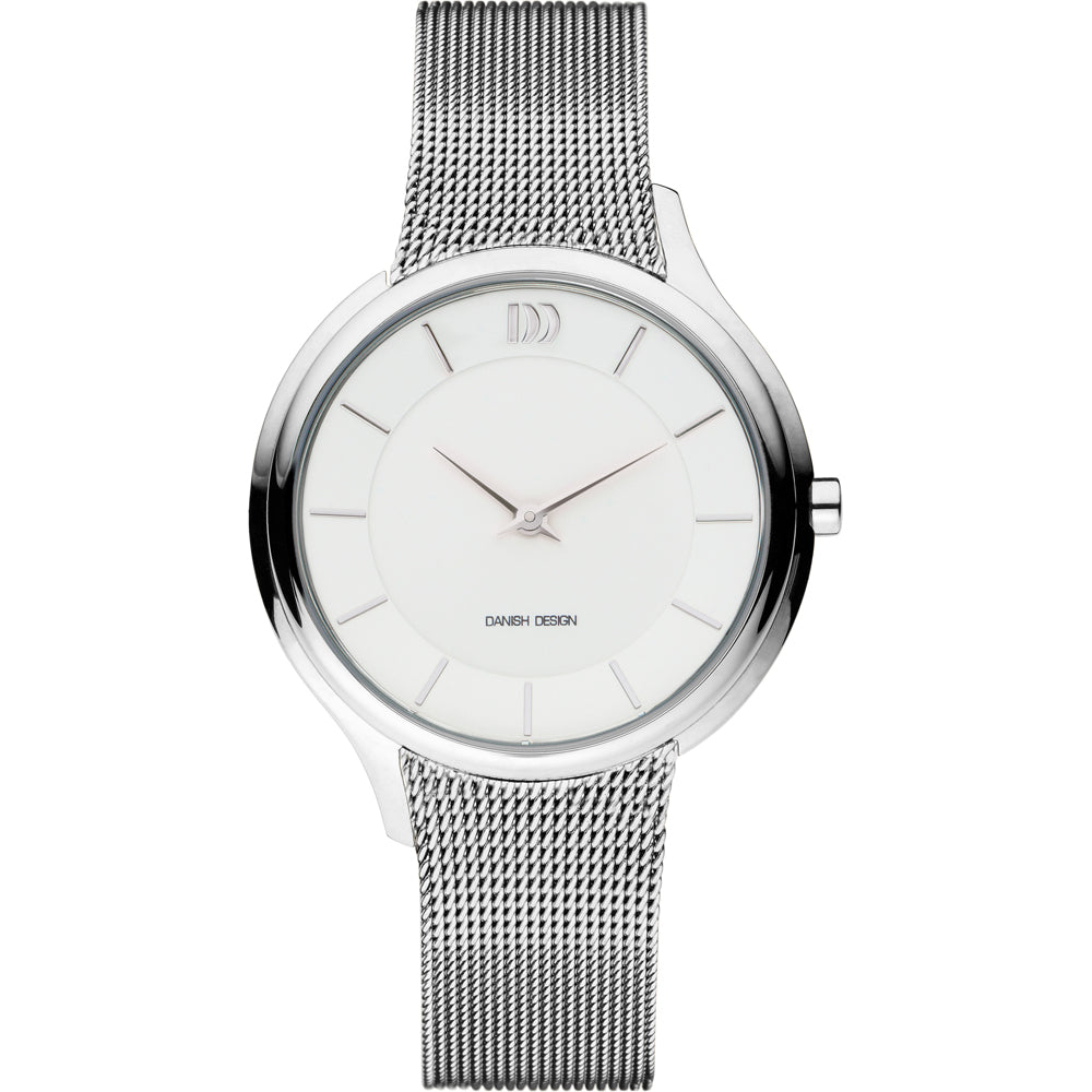Reloj con esfera blanca, caja plateada y correa de malla metálica.
