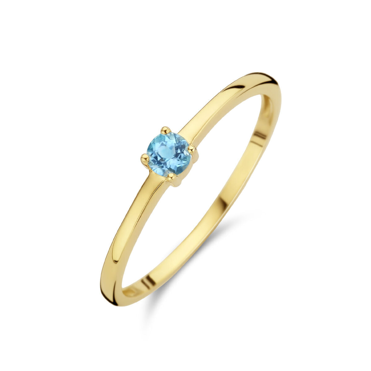 Anillo de oro amarillo de 14 quilates con topacio azul como piedra de nacimiento.