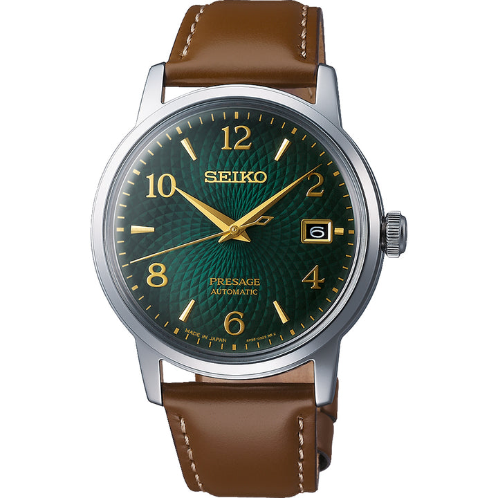 Het Seiko Presage heren horloge SRPE45J1 heeft een groene gestructureerde wijzerplaat met gouden cijfers en wijzers, een datumvenster op 3 uur, dit alles gevat in zilver en een bruine leren band.