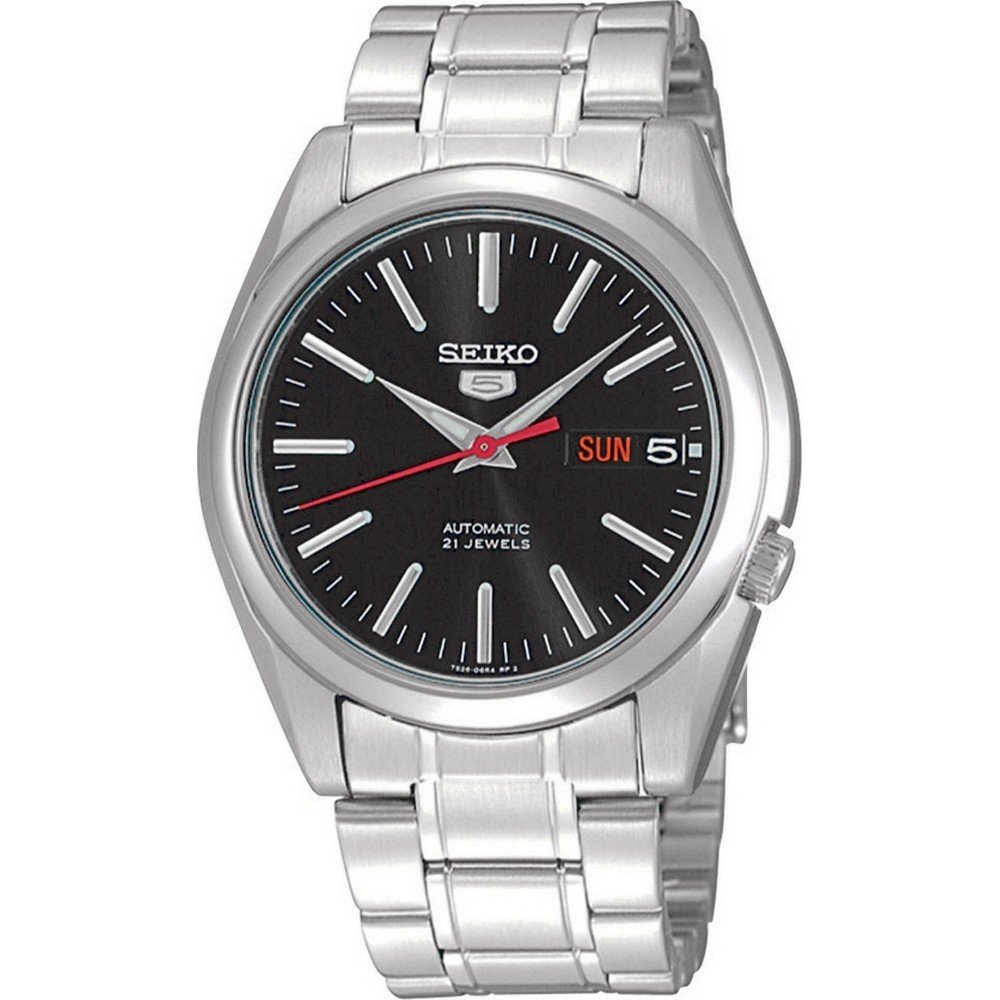 Reloj de hombre Seiko con caja plateada, esfera negra, manecillas plateadas y calendario.