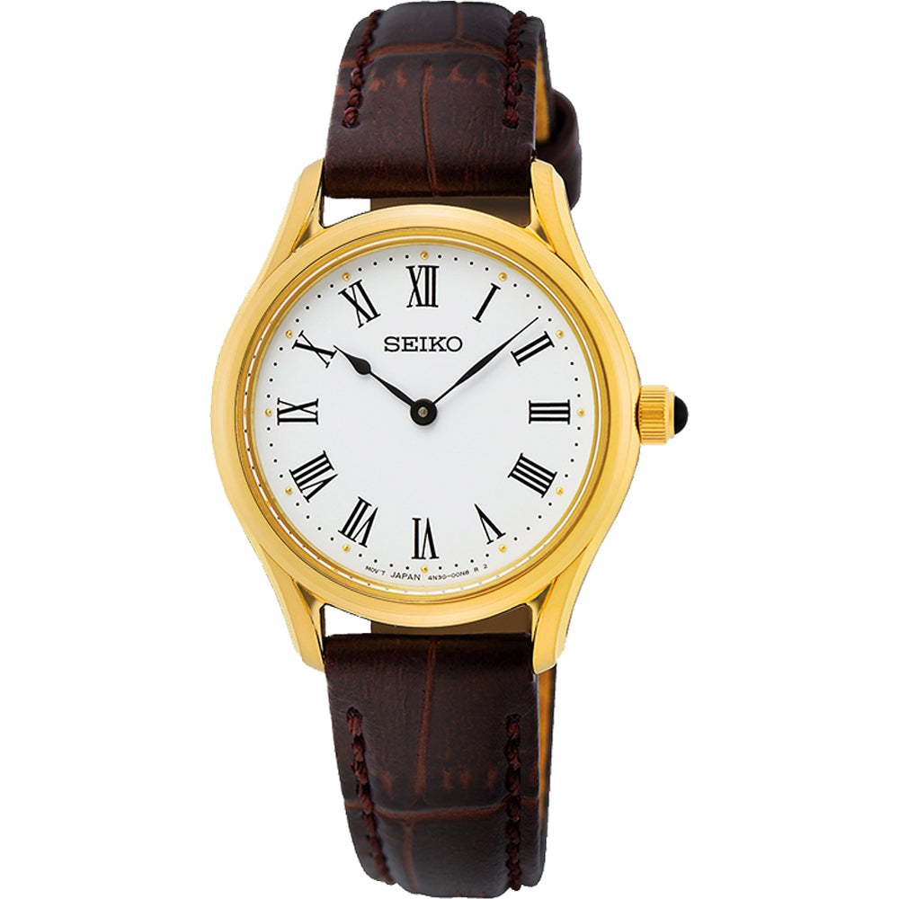 Reloj de mujer Seiko con esfera blanca, números romanos, caja dorada y correa de cuero marrón.