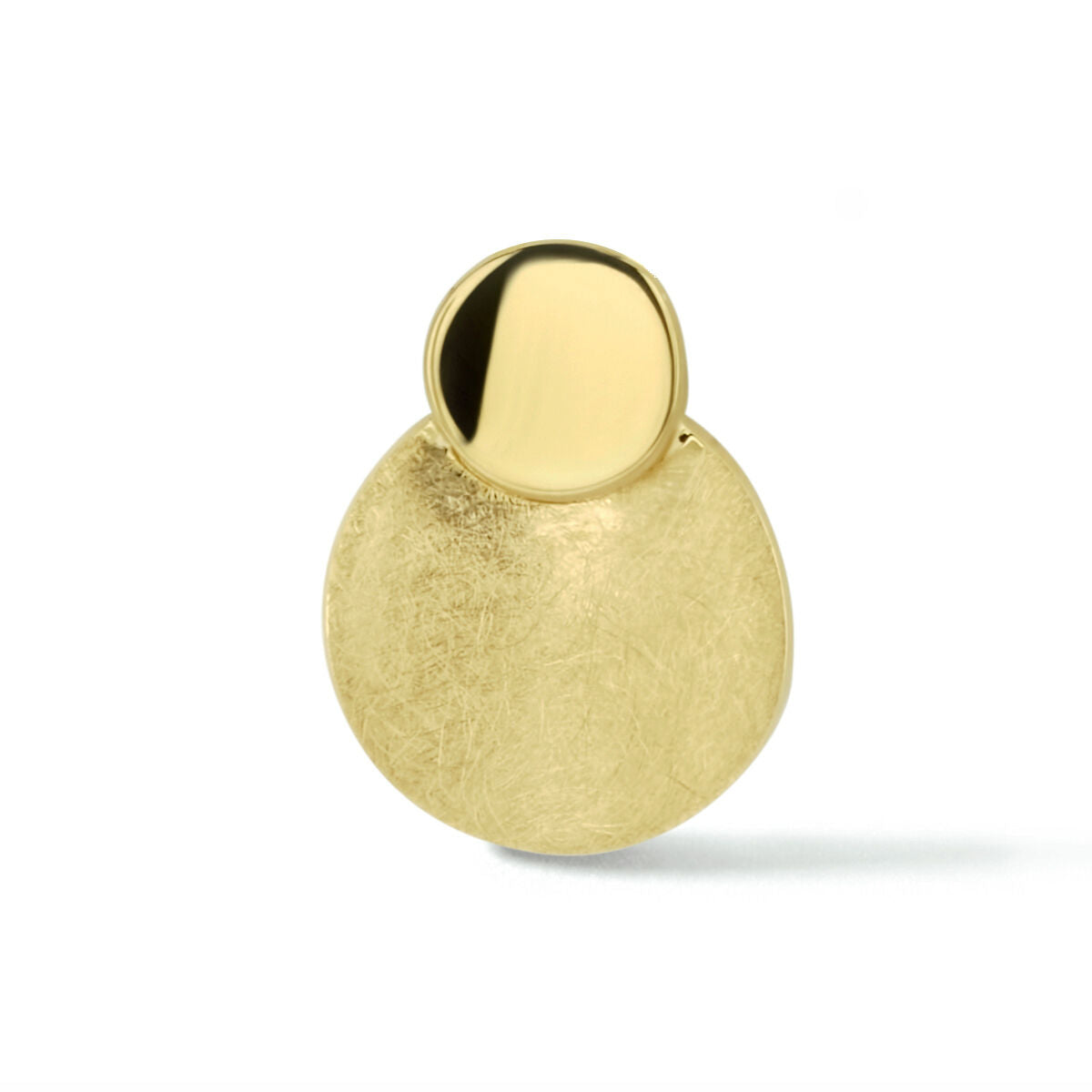 Colgante de oro amarillo de 14K con acabado texturizado y forma circular.