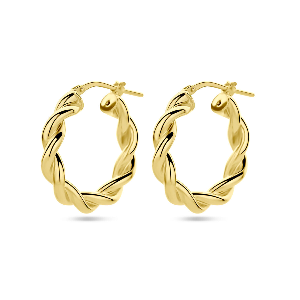 Pendientes de aro dorados con diseño de tubo trenzado.
