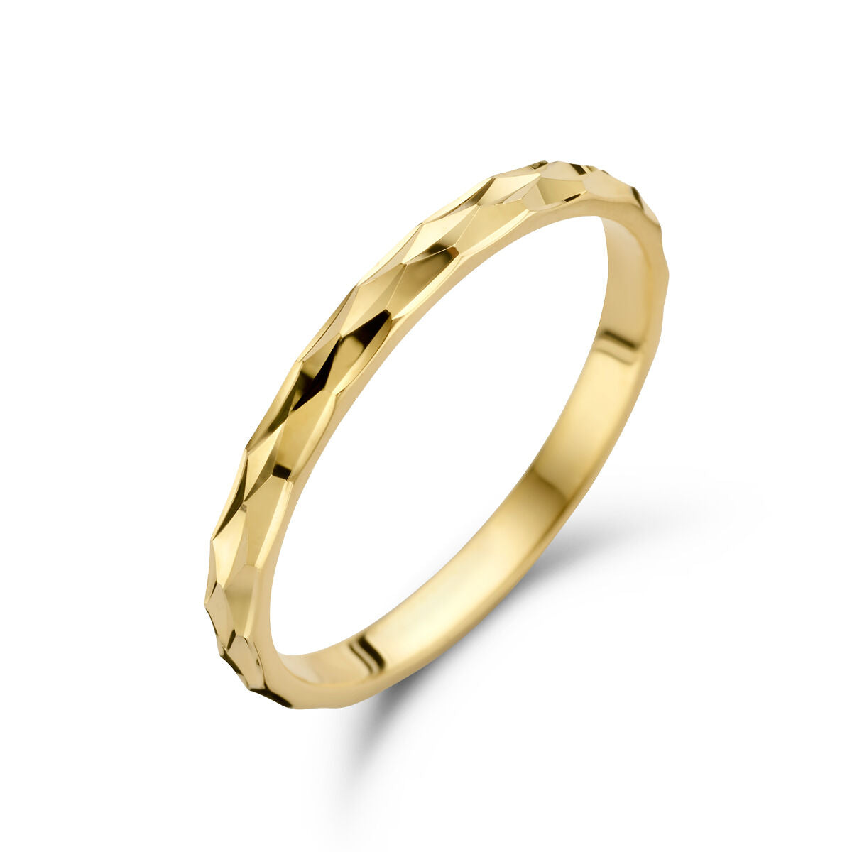 Anillo de oro amarillo de 14 quilates con un diseño geométrico y acabado brillante.