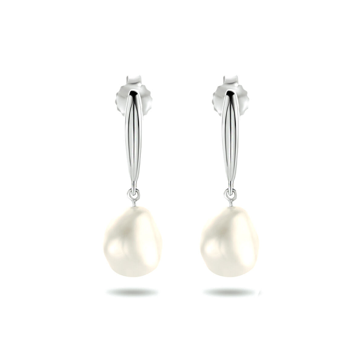 Pendientes largos de plata rhodium con perlas blancas en forma de gota.