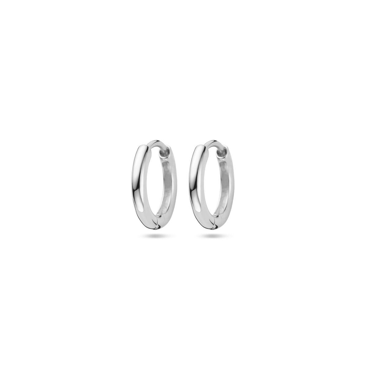 Pendientes de aro de 2,0 mm en plata rodiada, con un acabado brillante y forma circular.