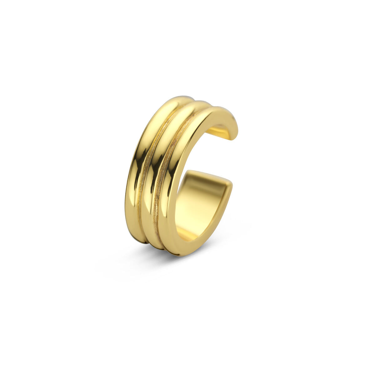 Ear cuff de plata dorada con tres bandas, diseño minimalista sin perforación.