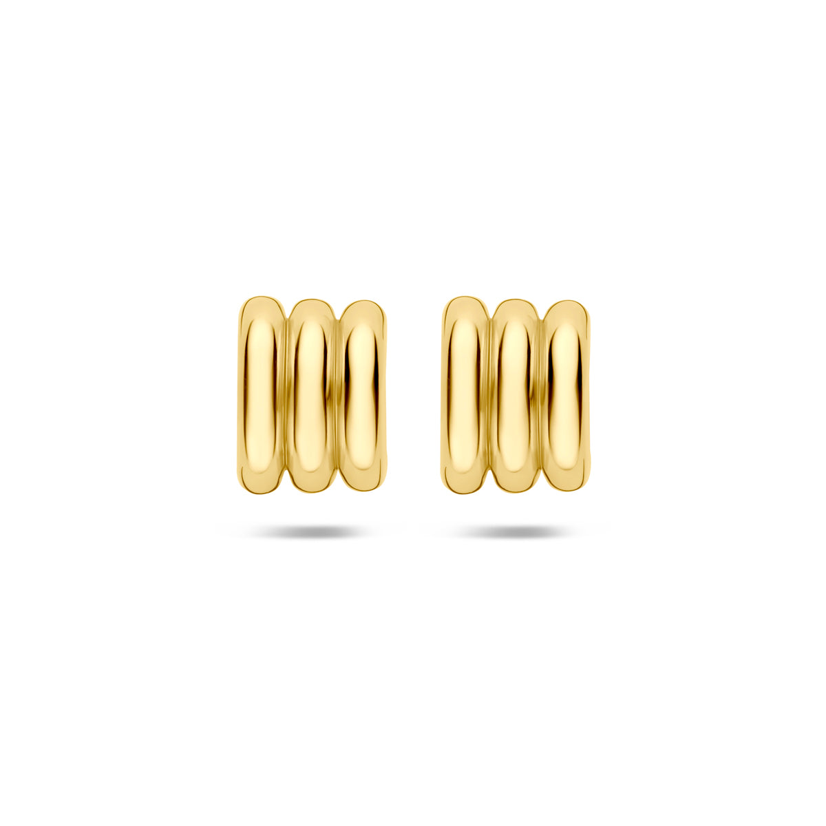 Pendientes de aro dorados con diseño de múltiples bandas.