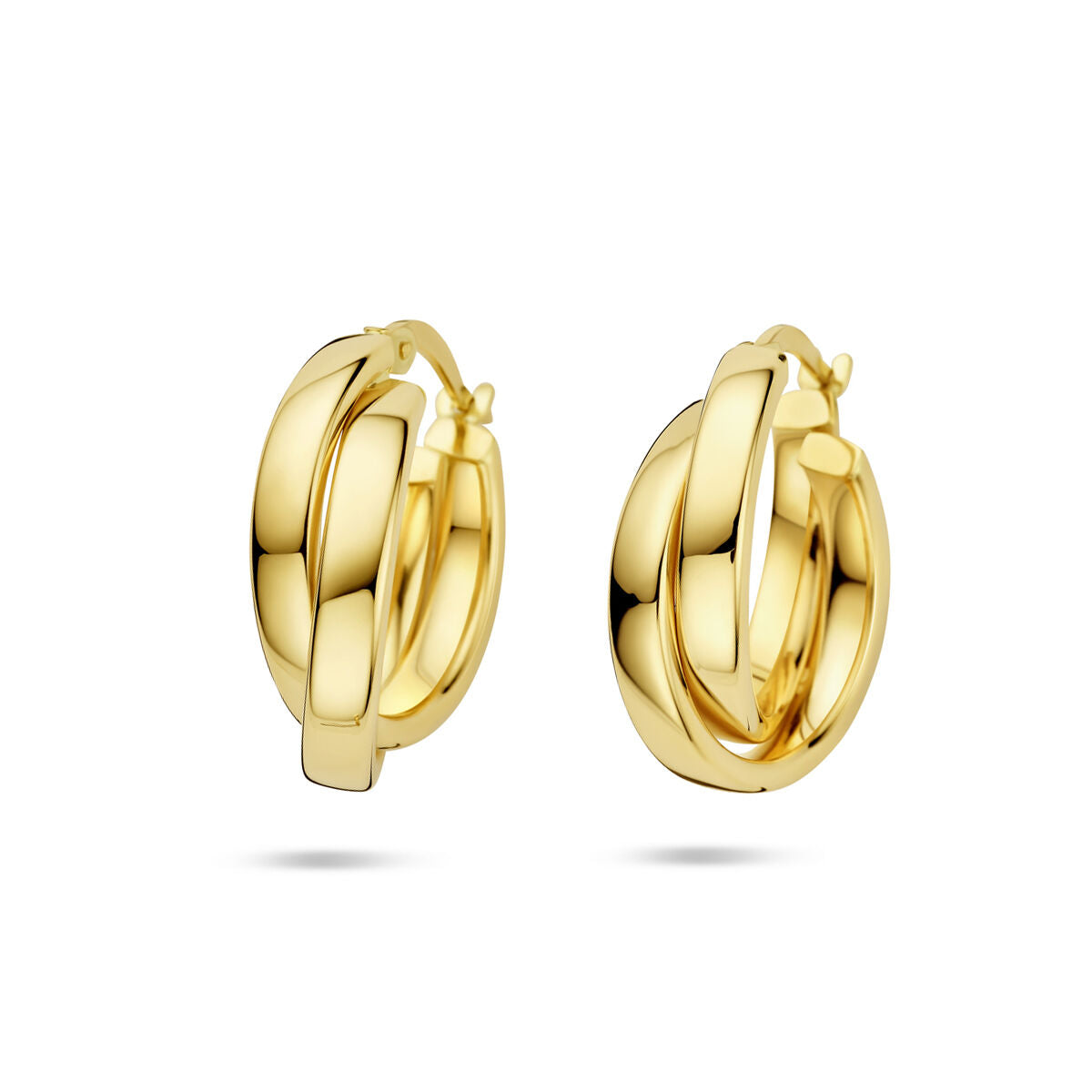 Aros de oro amarillo de 14k con un diseño entrelazado y acabado brillante.