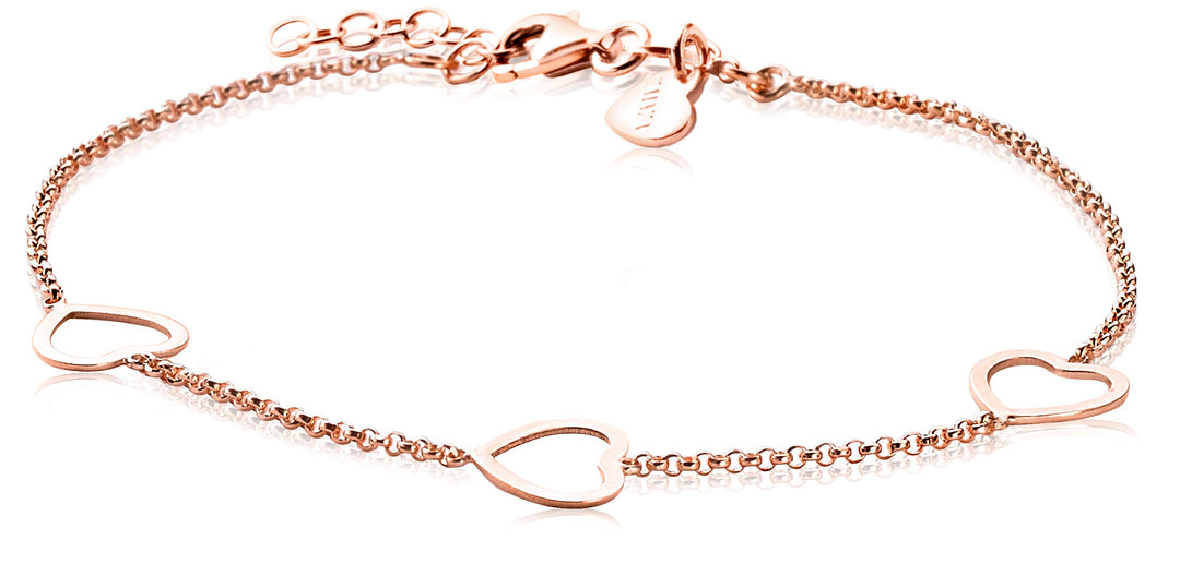 De Zinzi Armband Gold Plated Zia1188 R is een delicate rosé vergulde armband met drie gelijkmatig verdeelde holle hart bedels, een verstelbare ketting en karabijnsluiting. Het glanzende metaal reflecteert licht voor een elegante look die doet denken aan een ZINZI zilveren armband.