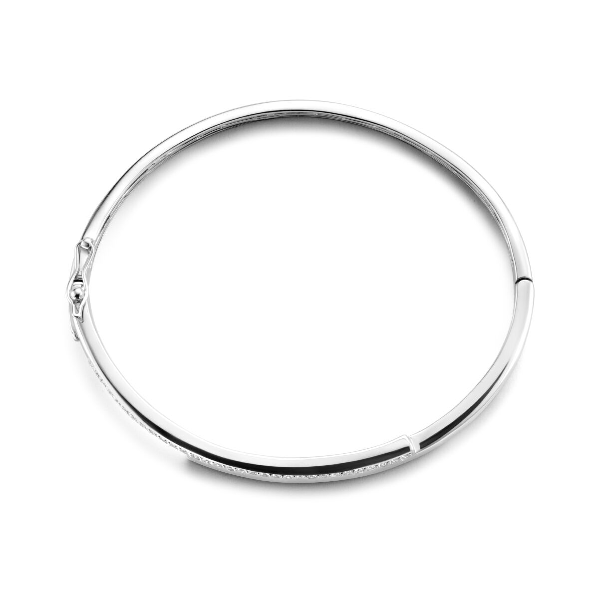 Een strakke Van der Kooij Collectie zilver gerhodineerd bangle zirkonia (9,5 x 61 mm) met een gladde afwerking en kleine sluiting, gepresenteerd op een witte achtergrond.