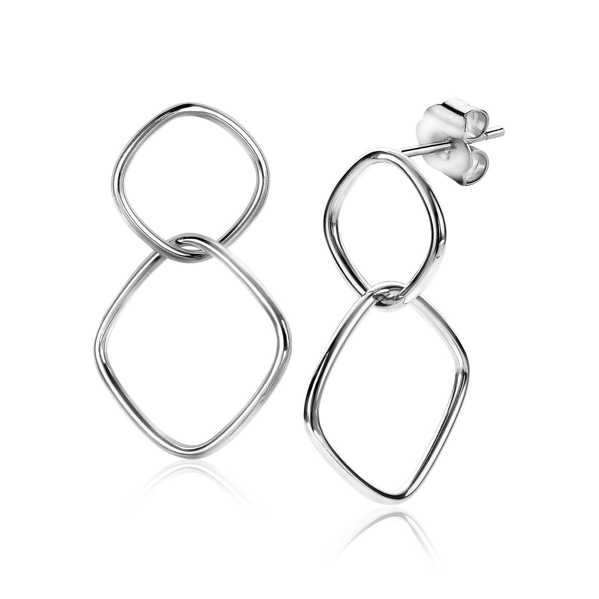 Pendientes de plata con diseño de dos formas entrelazadas, uno cuadrado y otro rectangular.