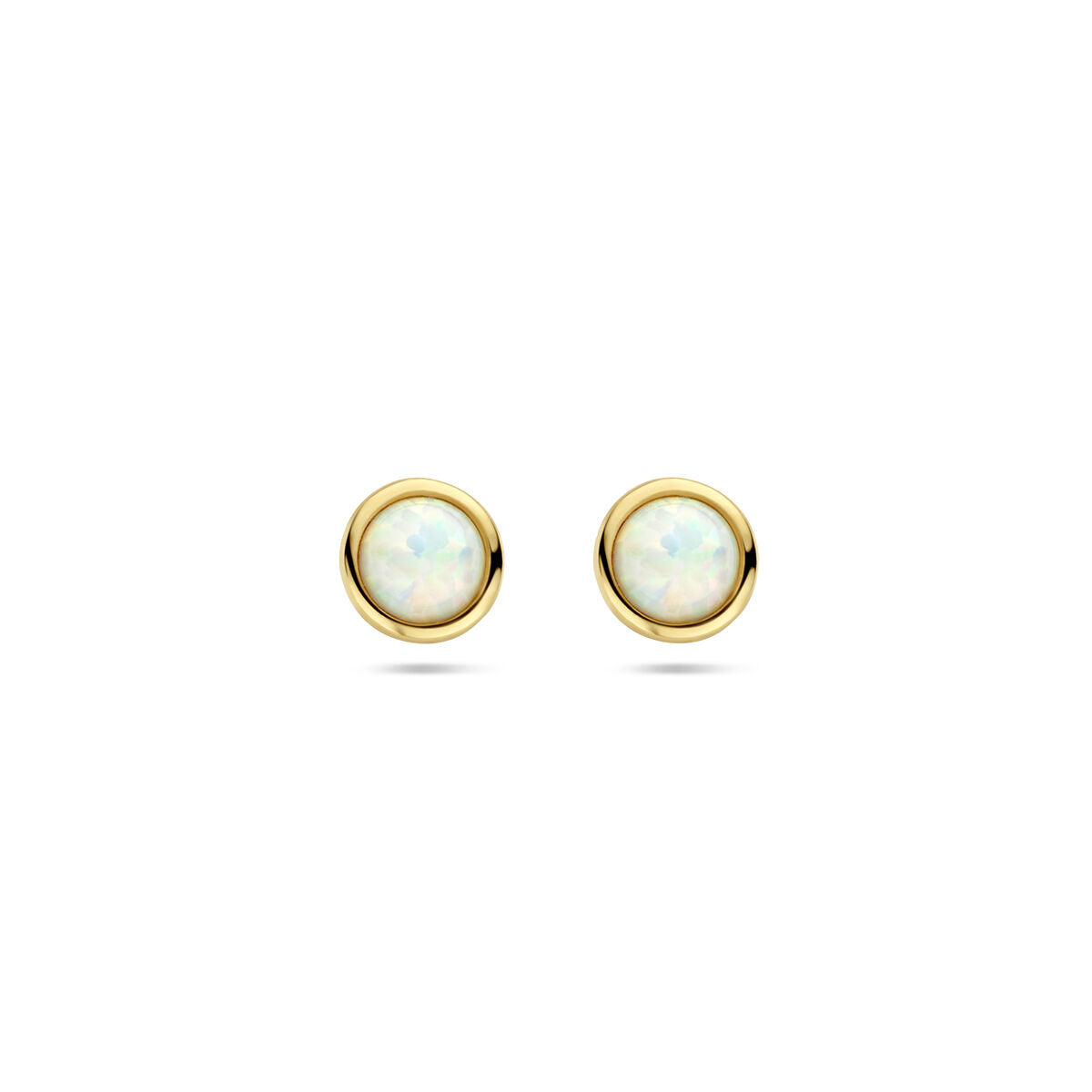 Pendientes de opalo en oro amarillo de 14K con un diseño redondo y acabado brillante.