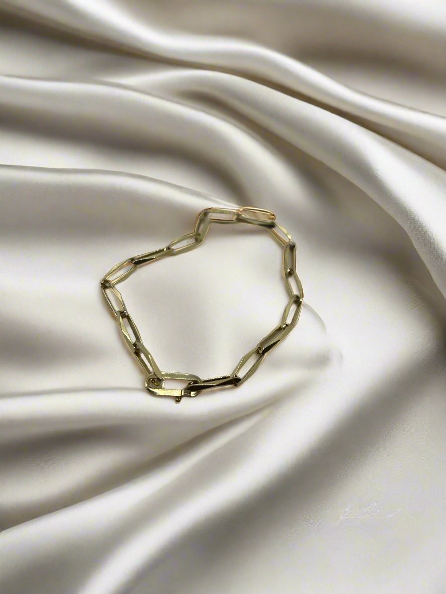 Pulsera vintage de oro de 14k, con eslabones alargados y un peso de 10.2 gramos.