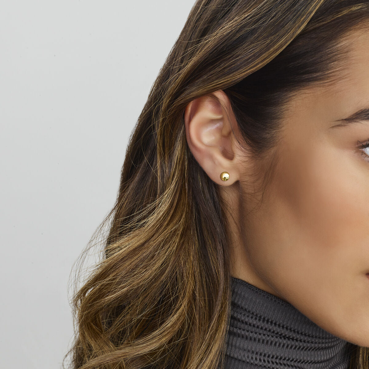 pendientes de botón bolita diamantada 14K oro amarillo