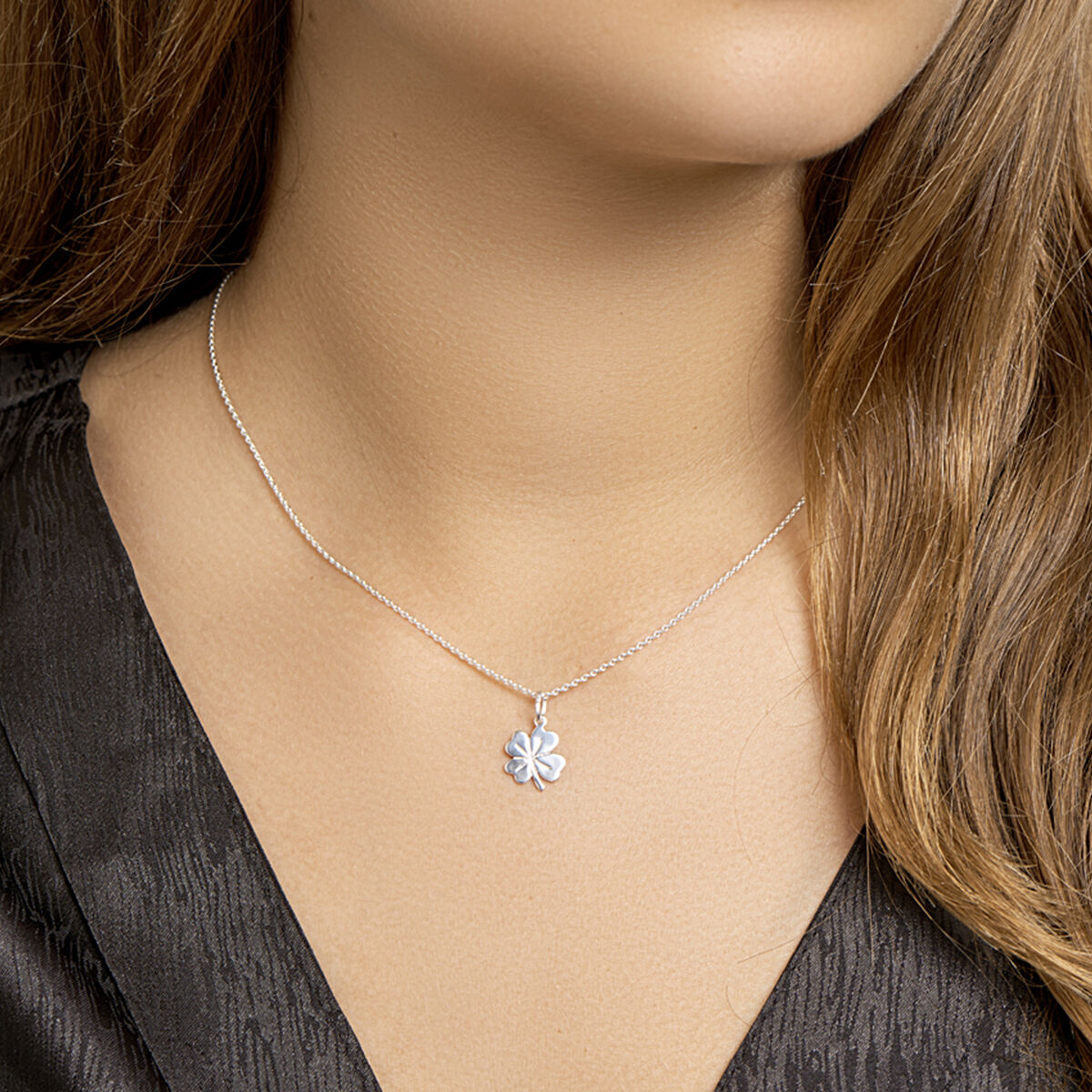 collar trébol 41 + 4 cm plata blanco
