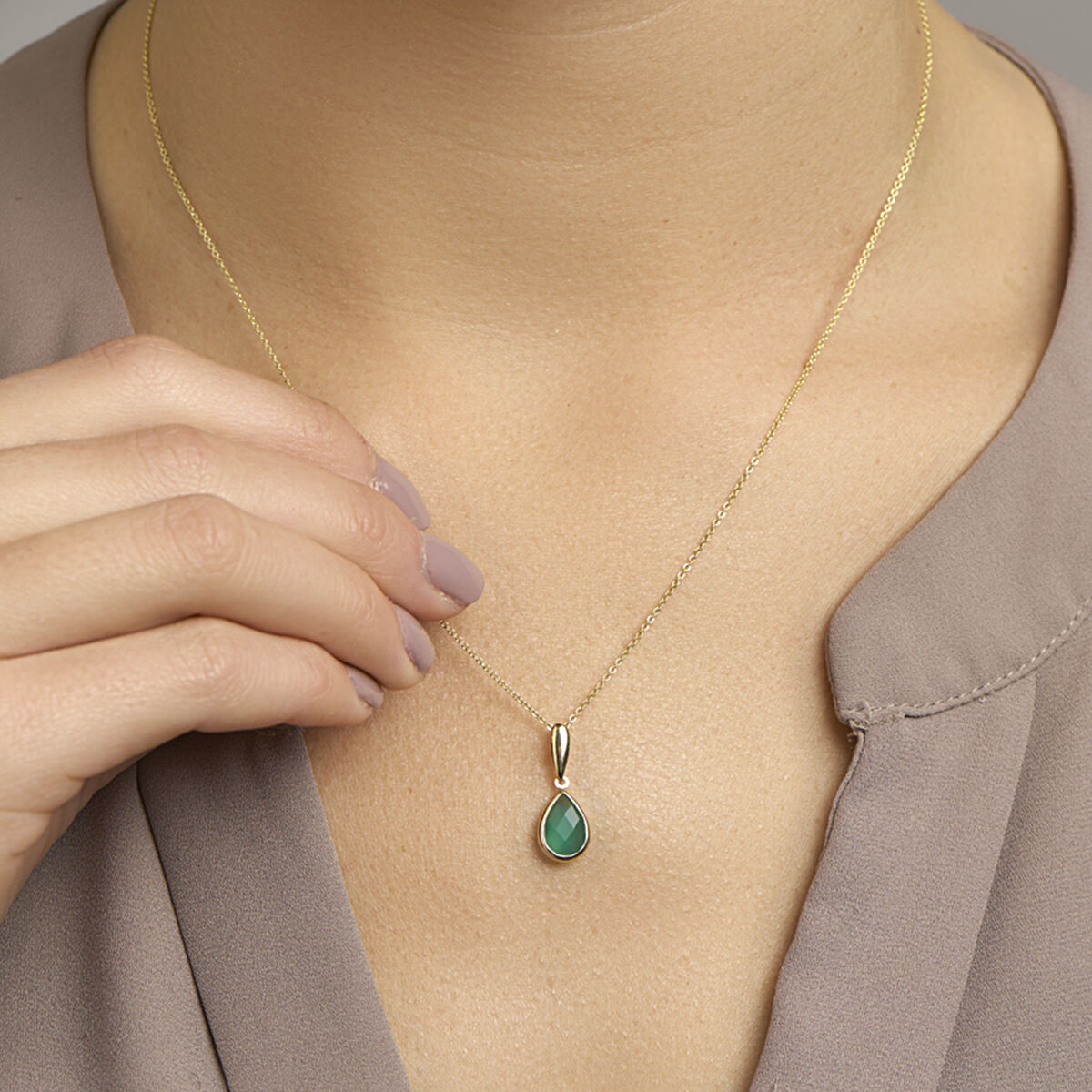 colgante de ágata verde en oro amarillo de 14K