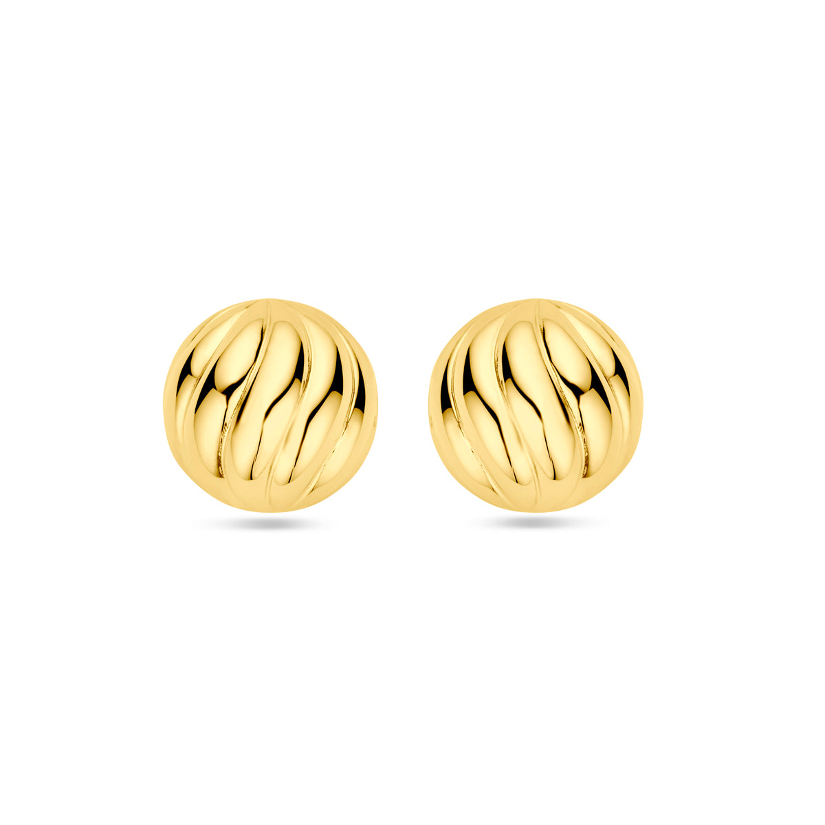 Pendientes de botón de plata bañados en oro amarillo con diseño ondulado.
