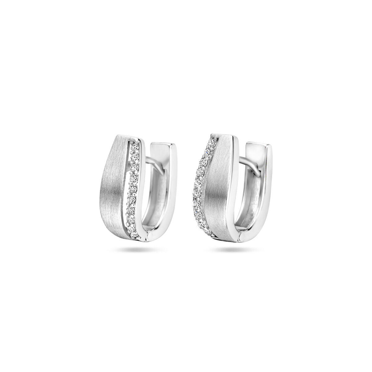 Pendientes de aro de plata con acabado mate y brillante, decorados con circonitas.