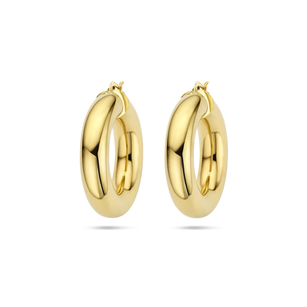 Aros redondos de 8,5 mm en plata bañada en oro amarillo de 1 micrón.