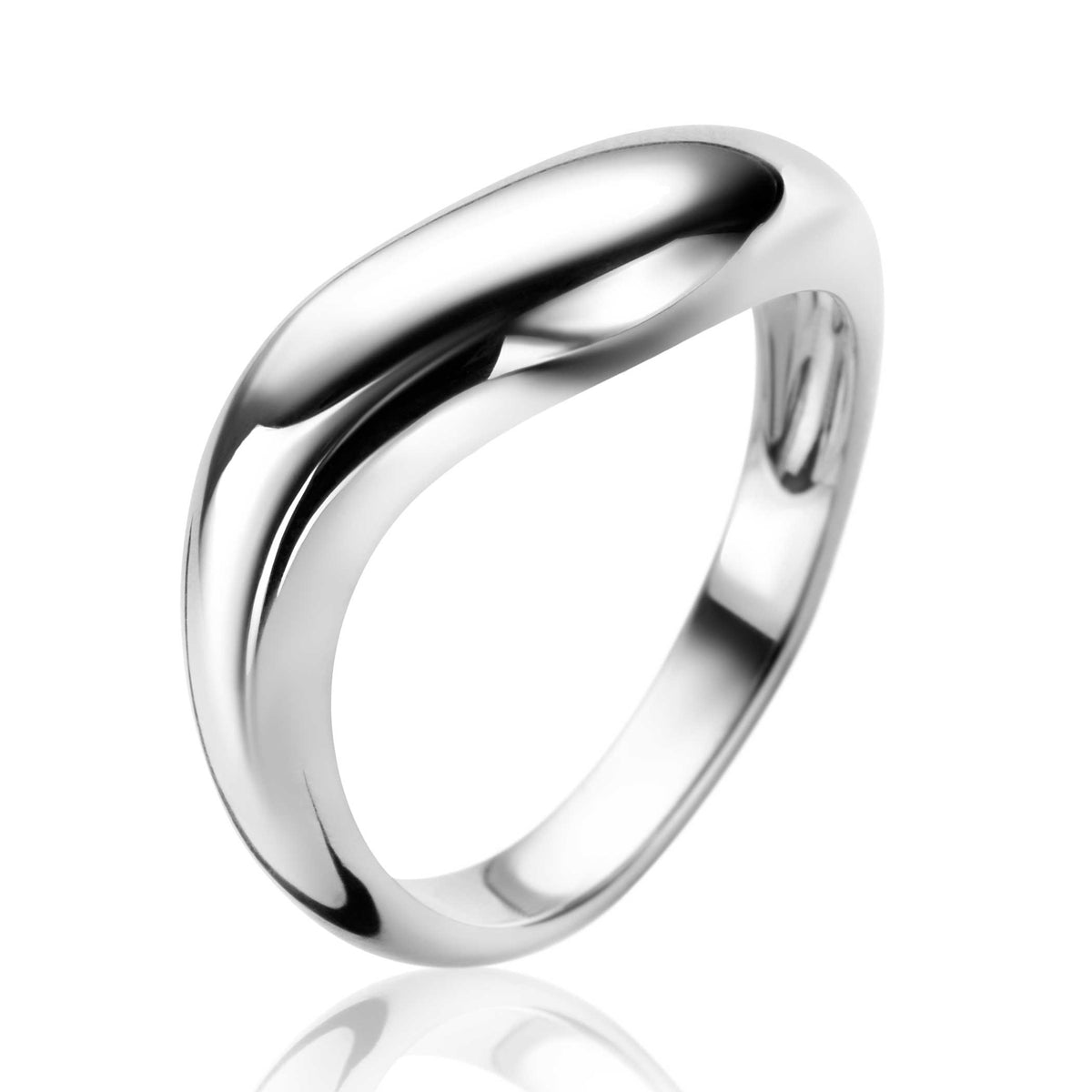 Anillo de plata con diseño suave y pulido, forma ovalada y acabado brillante.