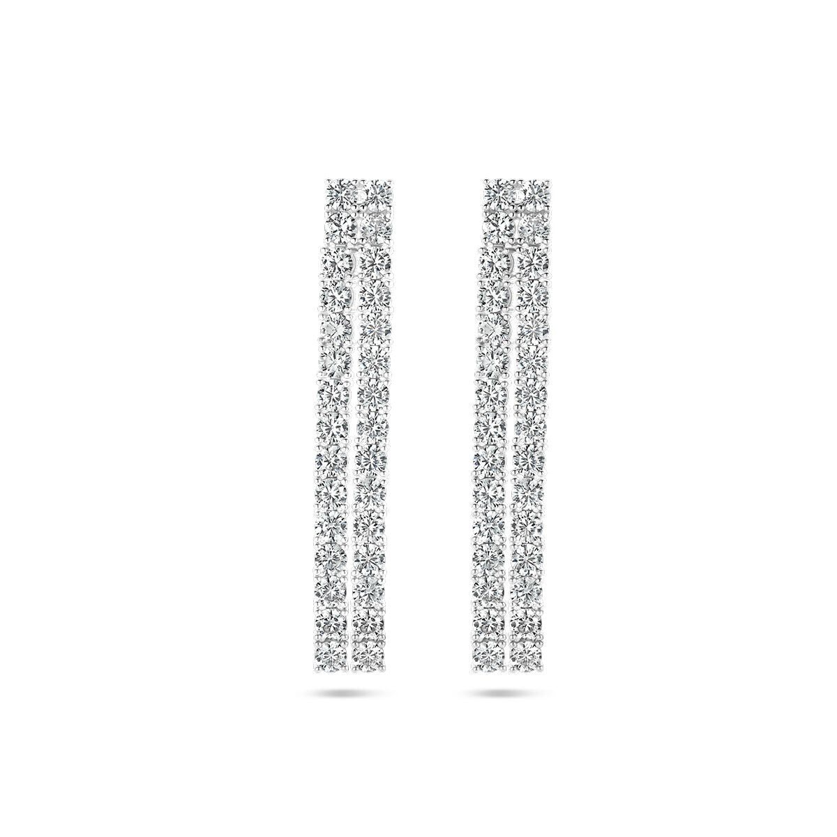 Pendientes largos de zirconia en plata rodiada con un diseño lineal y brillante.