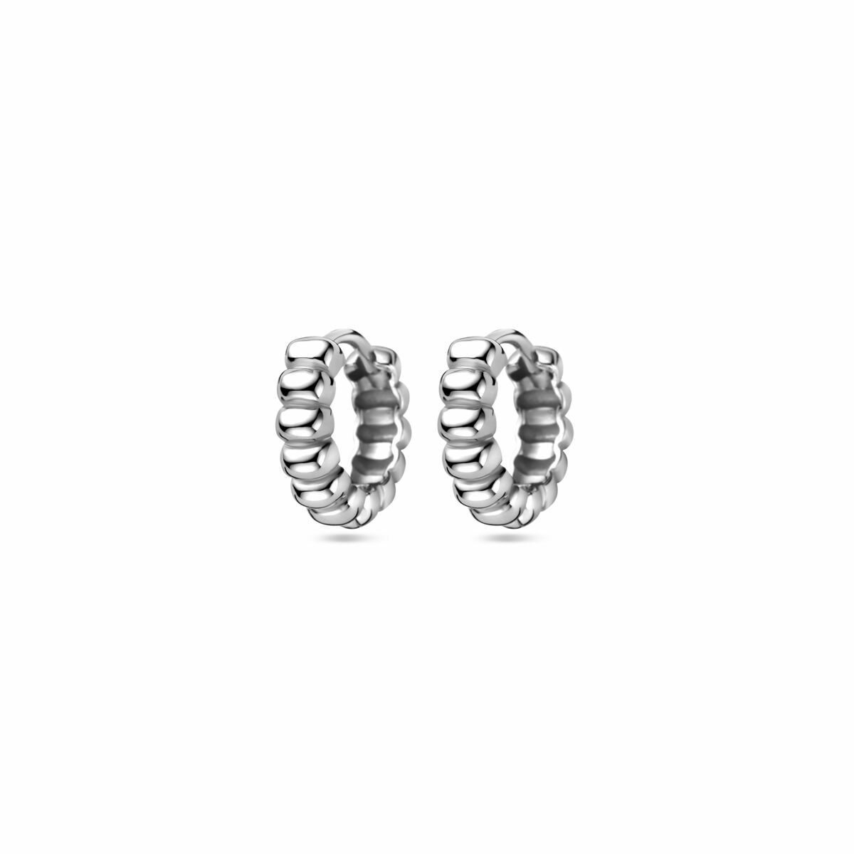 Pendientes de aro de 12 mm en plata rodiada con un diseño de eslabones.
