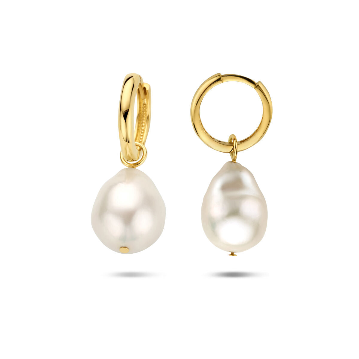 aros barrocos con perla en oro amarillo de 14K