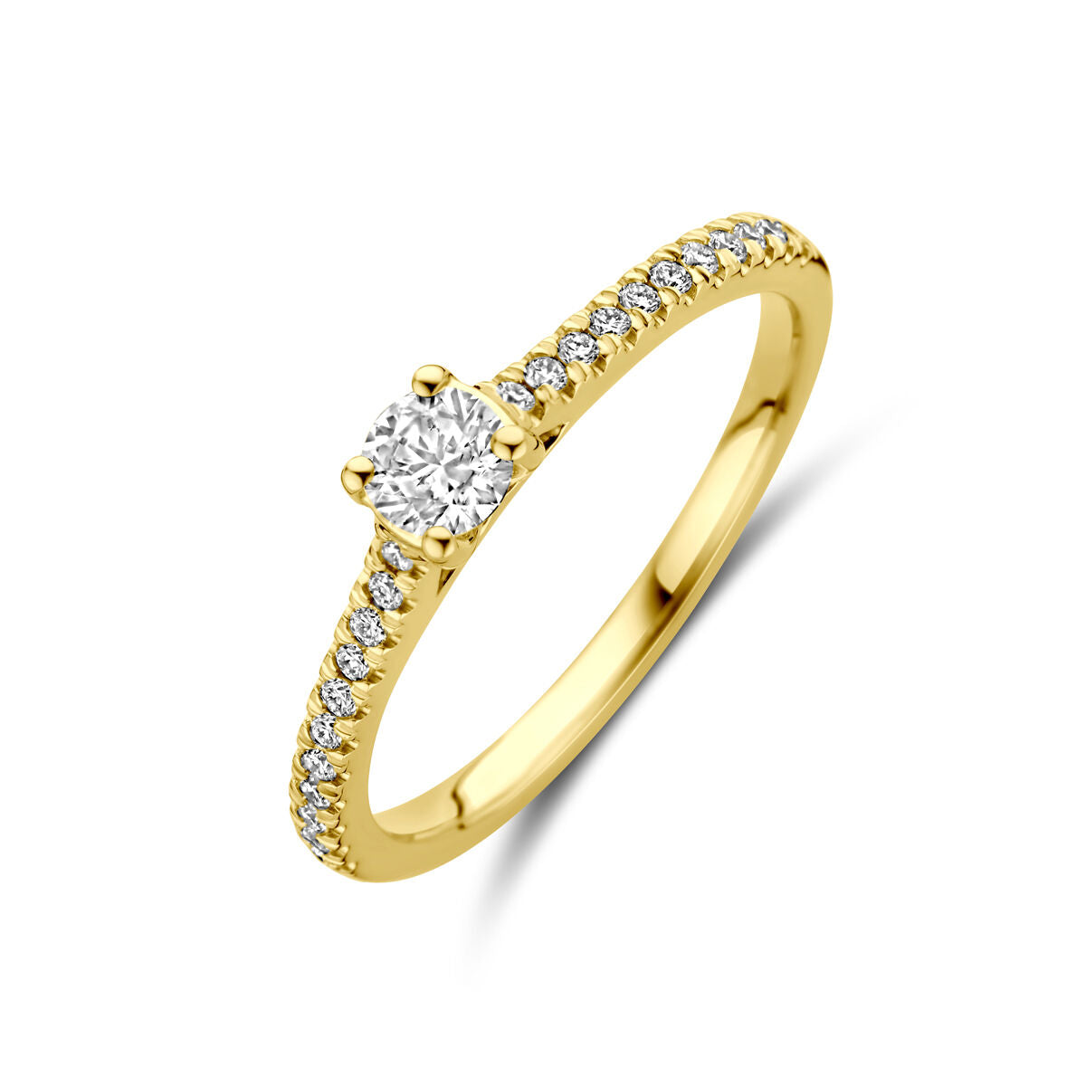 Anillo de oro amarillo de 14K con diamante lab-grown de 0.39 ct y pavé de diamantes.