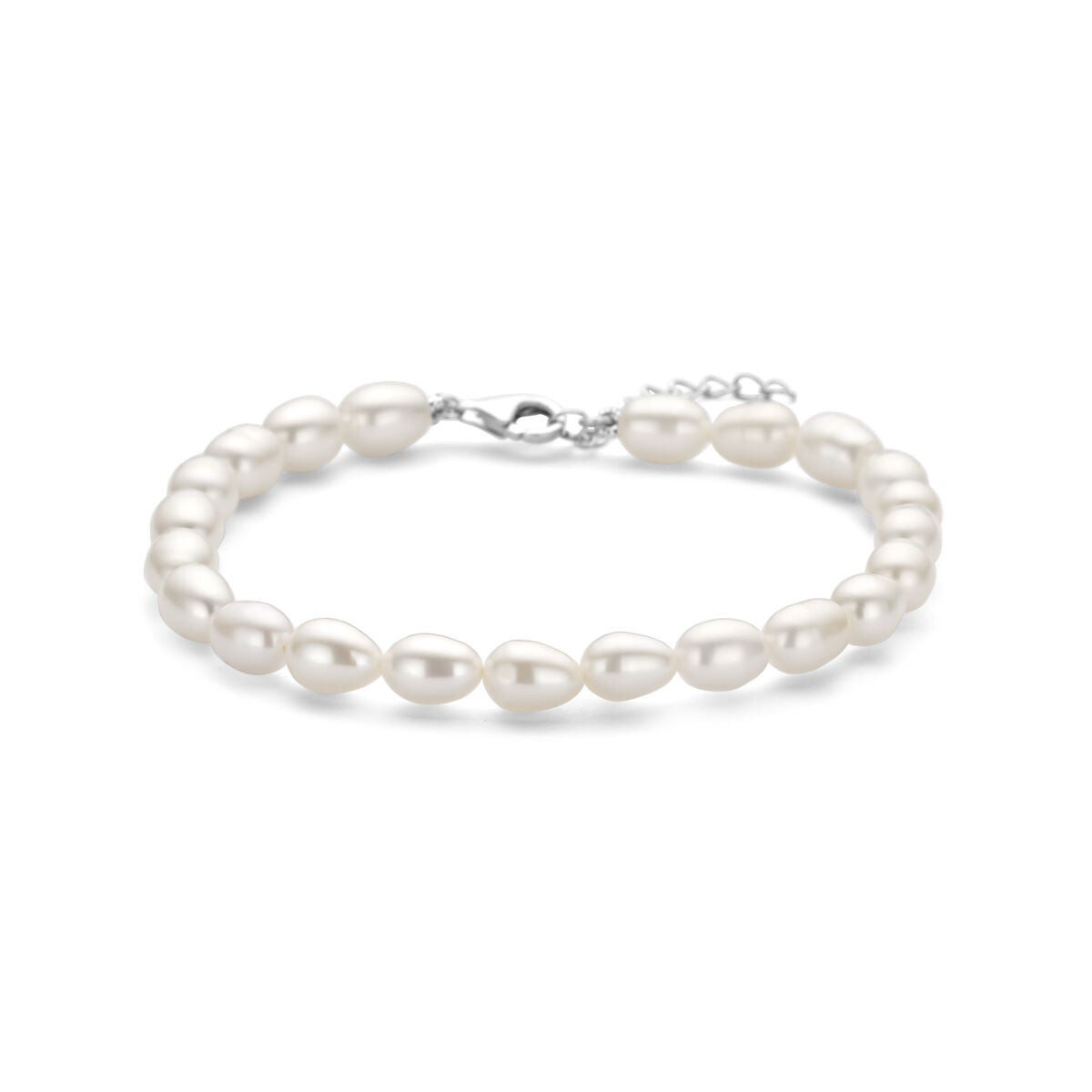Pulsera de plata rodiada con perlas blancas.