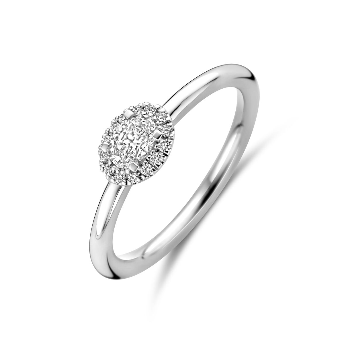Anillo de oro blanco de 14 quilates con diamantes de 0.24 ct en forma redonda.