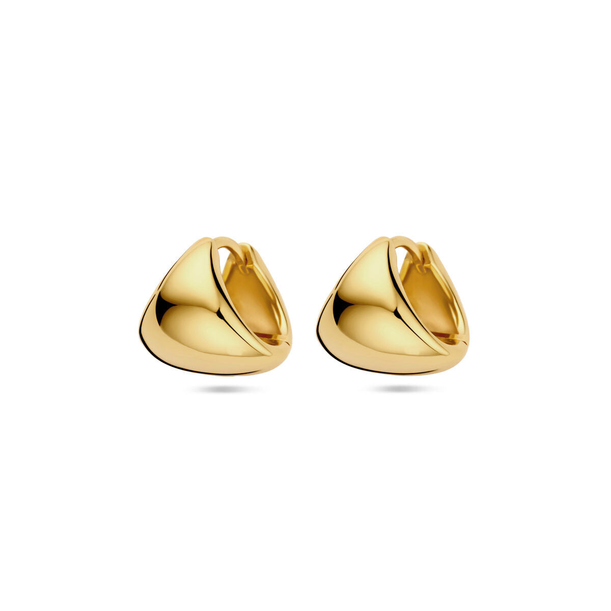 Pendientes de aro dorados de 1 micrón con un diseño moderno y brillante.