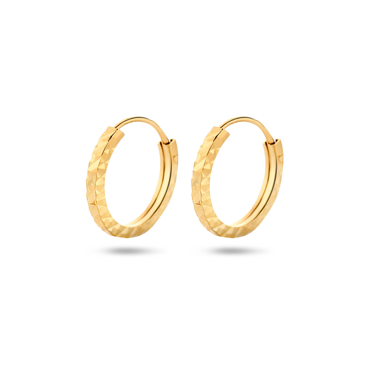 Aros cuadrados de 14K en oro amarillo, con acabado diamantado de 1,2 mm.