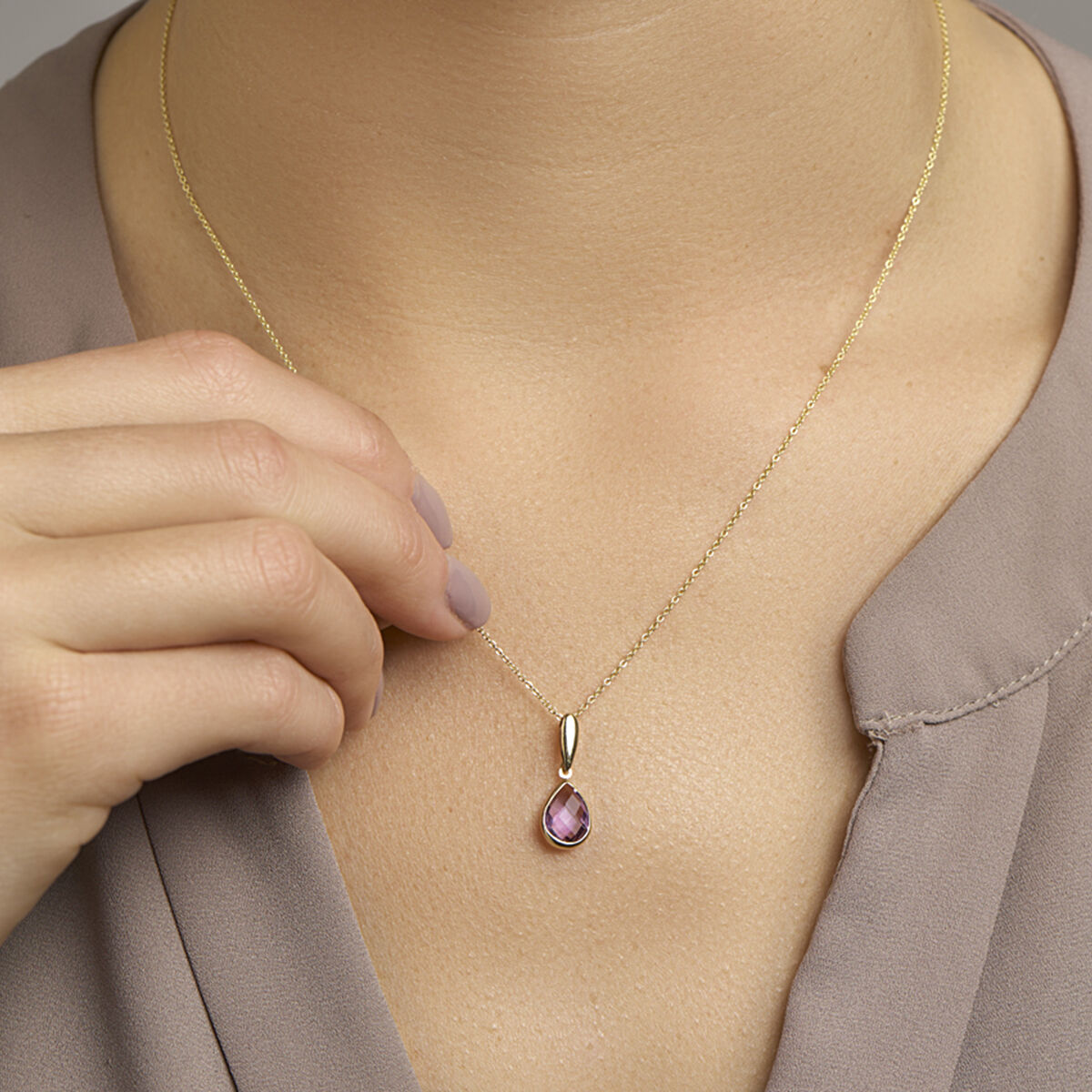 colgante de amatista en oro amarillo de 14K