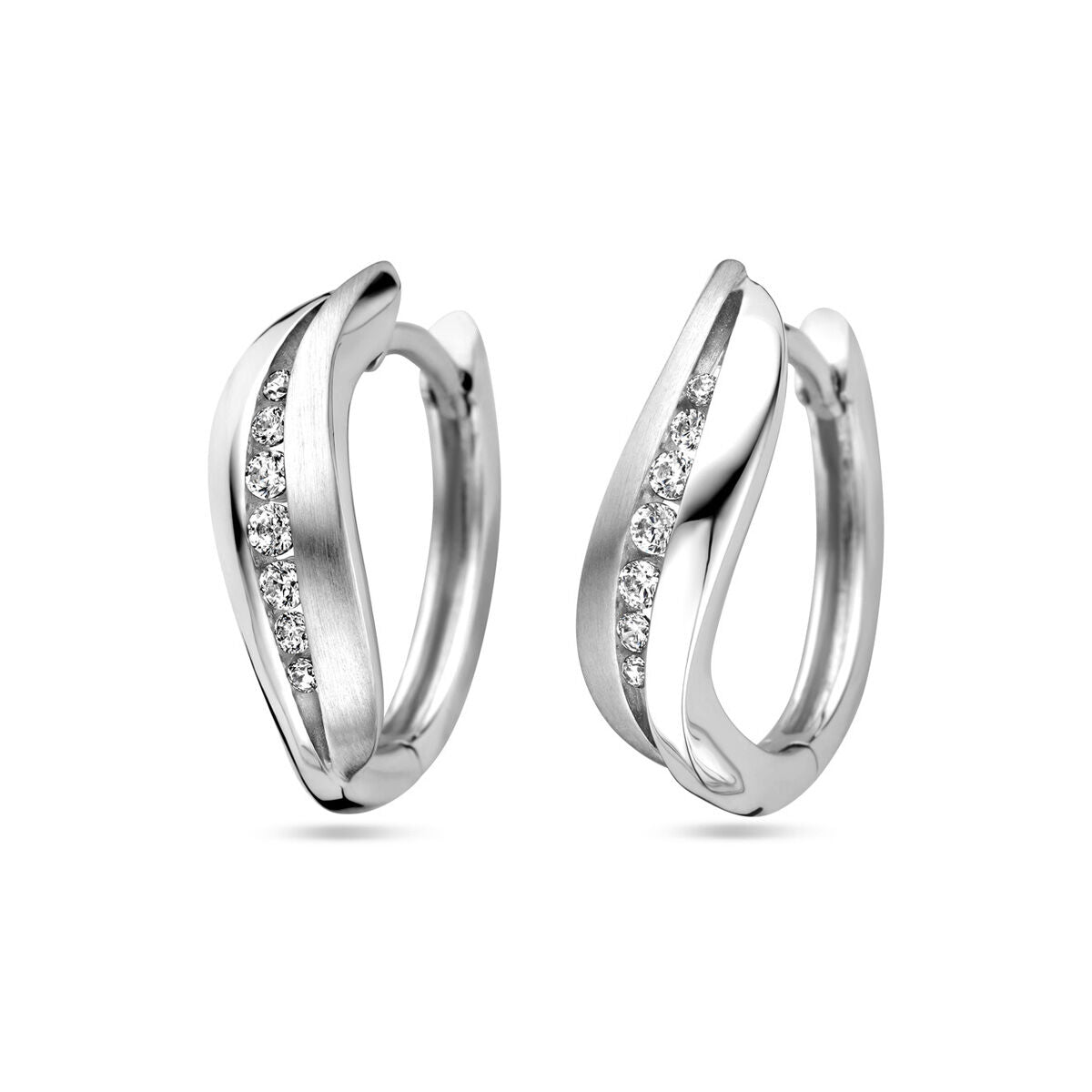 Pendientes de aro de plata rodiada con zirconias brillantes en el centro.