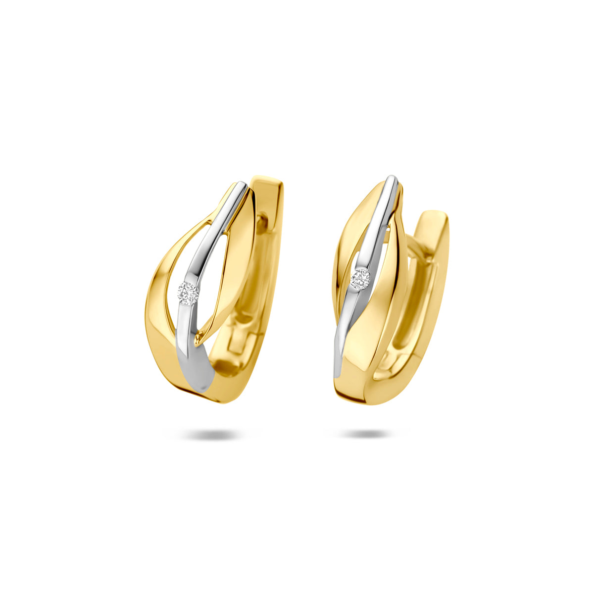 Pendientes de aro bicolor en oro de 14K, con diamantes lab-grown de 0.03 ct y diseño moderno.
