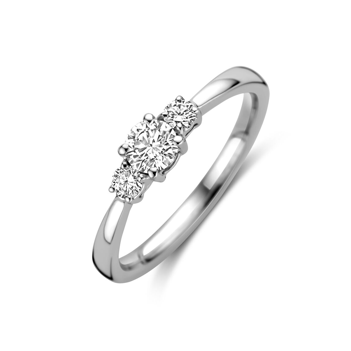 Anillo de trilogía con diamantes lab-grown de 0.46ct, en oro blanco de 14K.