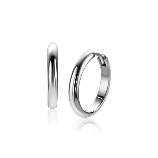 Aros de plata con un diseño liso y brillante, de forma circular y cierre de bisagra.