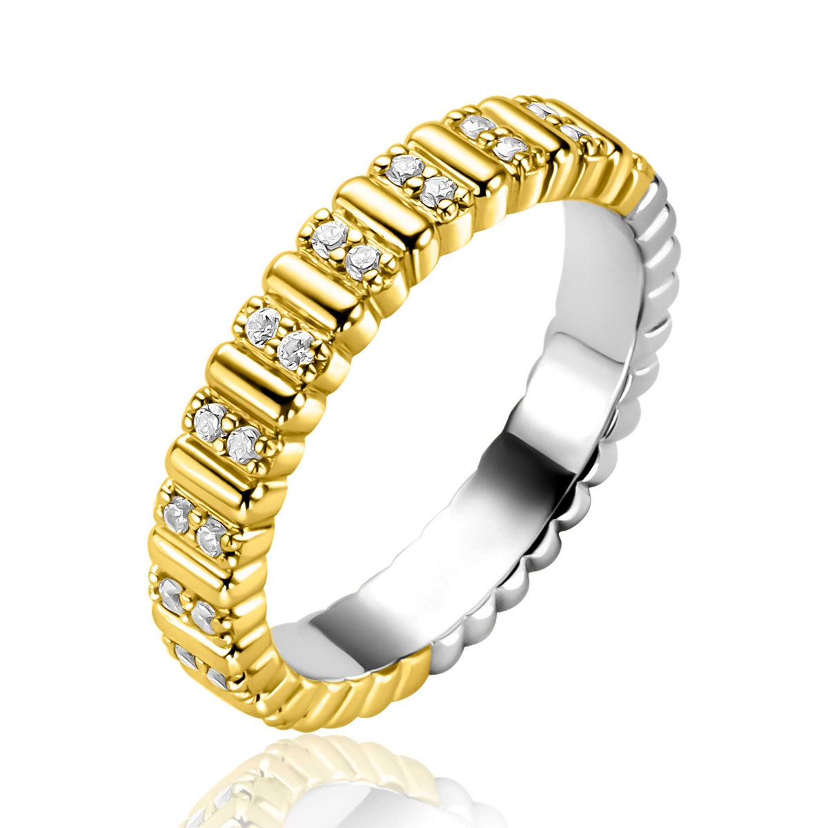 Anillo de plata con detalles en oro y piedras brillantes.