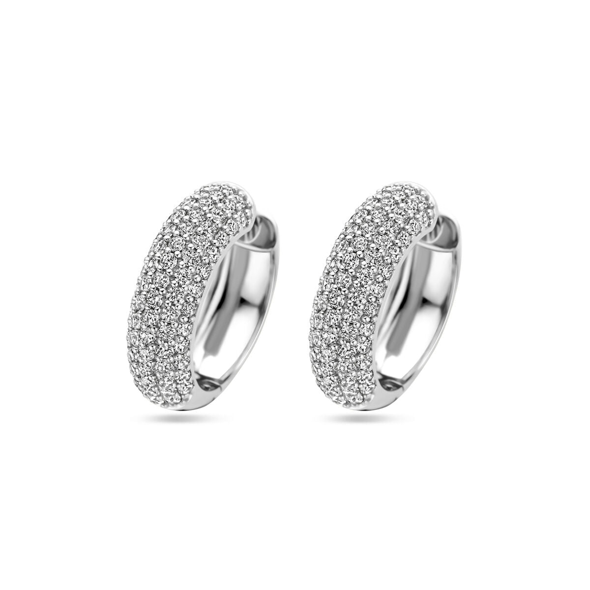Pendientes de aro de plata rodiada de 21 mm con zirconias brillantes.