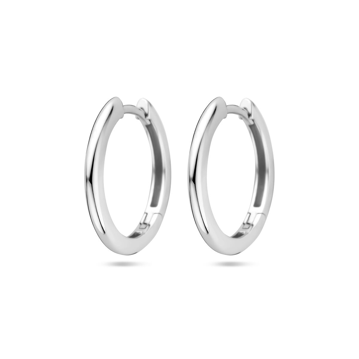 Pendientes de aro de 2,0 mm en plata rodiada.