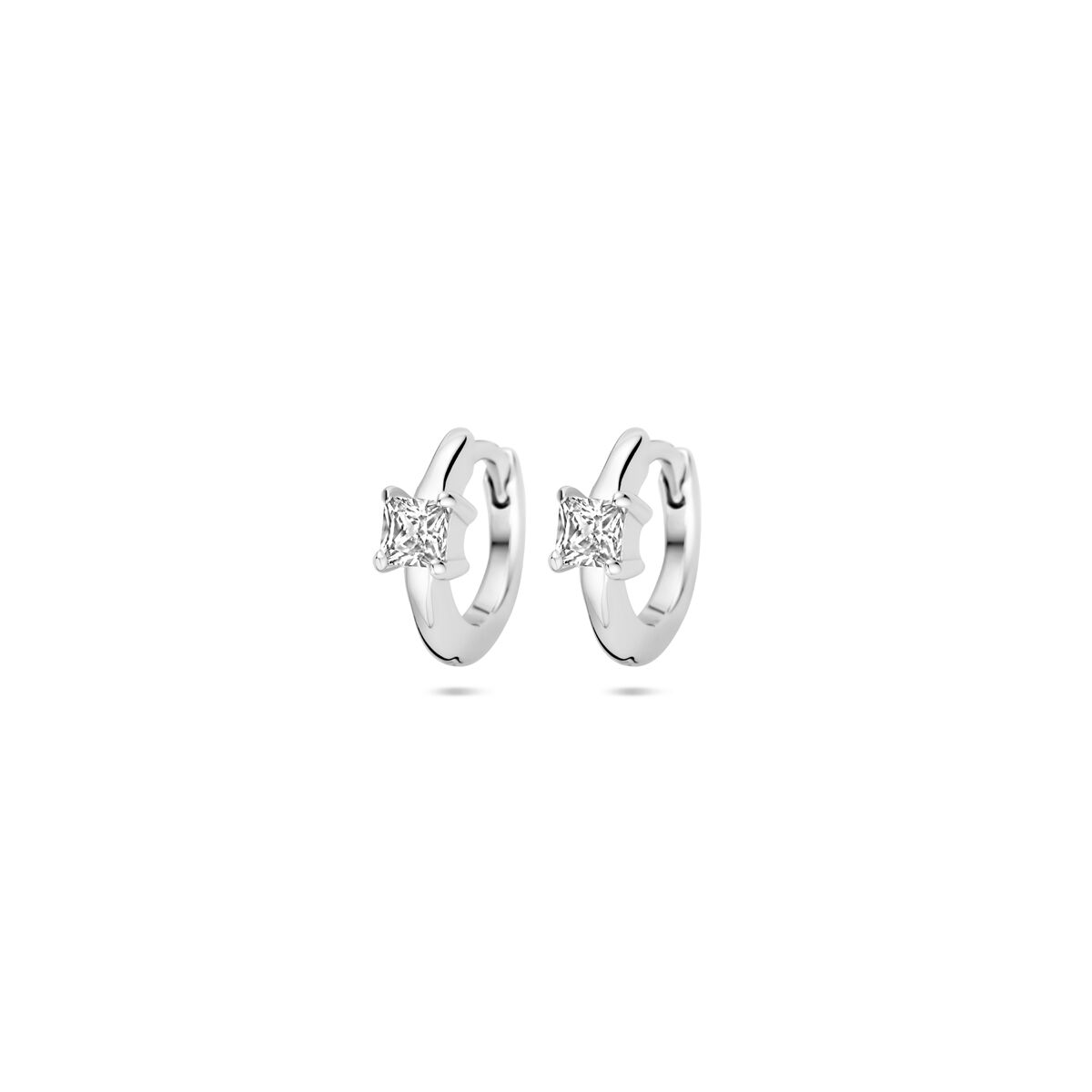 Pendientes de aro de plata rodiada de 10,5 mm con zirconia en forma de estrella.