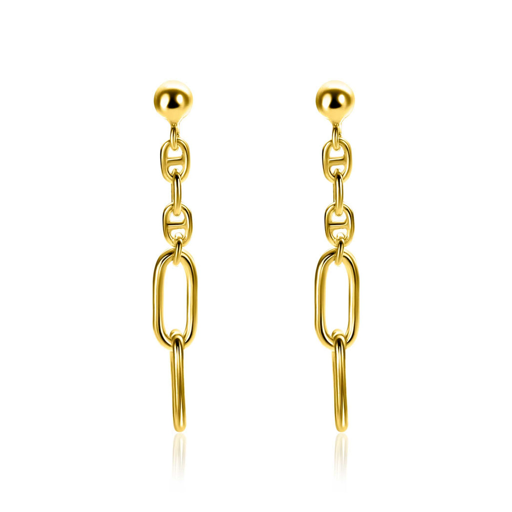 De Zinzi Oorbellen Gold Plated Zio2413 G zijn vergulde oorbellen van Zinzi, met oorstekers en drie in elkaar grijpende ovale en ronde schakels, afgebeeld op een witte achtergrond.