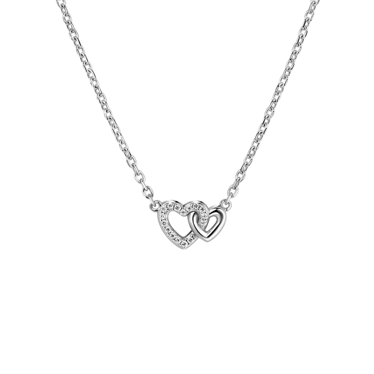 Collar de plata con dos corazones entrelazados, uno con detalles brillantes.